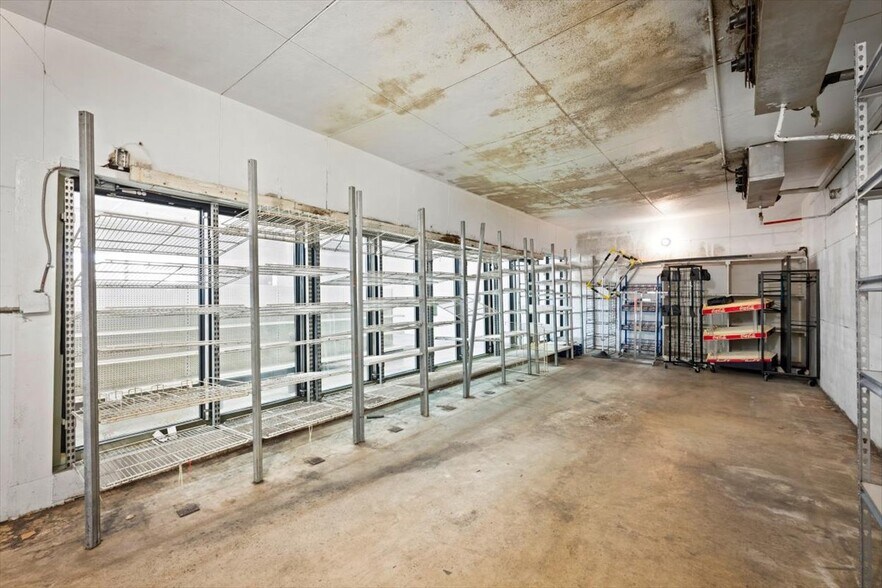 More Photos Of 20 E 9th St, Jacksonville Freestanding For Sale