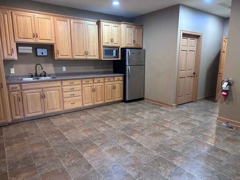 More Photos Of 23823-23865 67th Ave, Saint Cloud Light Distribution For Sale