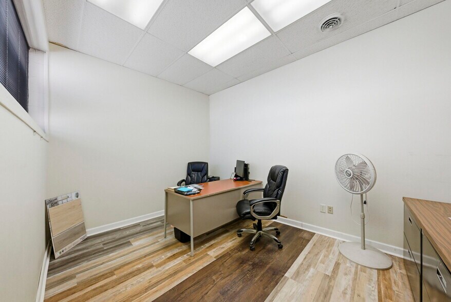 More Photos Of 1245 US 1, Edison Medical For Lease