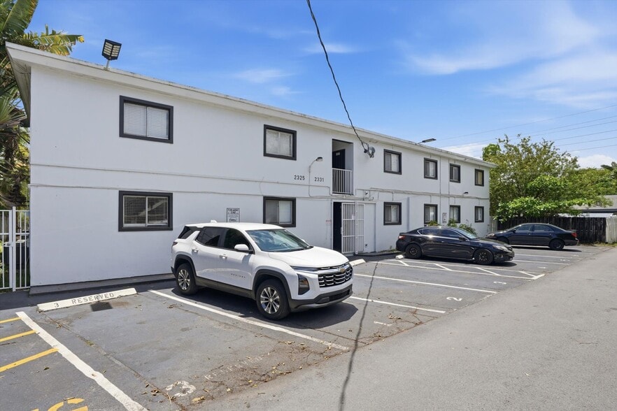 More Photos Of 2325-2331 Arthur St, Hollywood Apartments For Sale