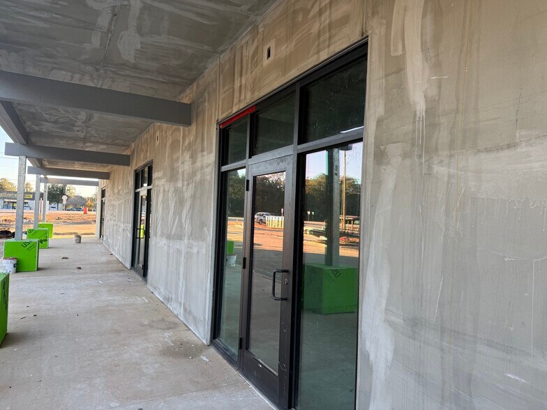 More Photos Of 5950 9 Mile, Pensacola Storefront For Lease