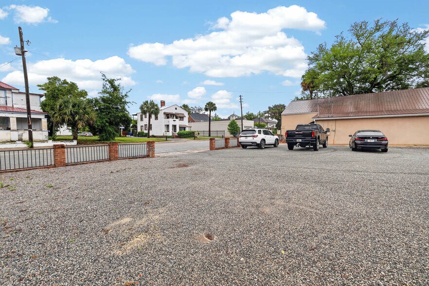 More Photos Of 1607 Norwich St, Brunswick Flex For Sale