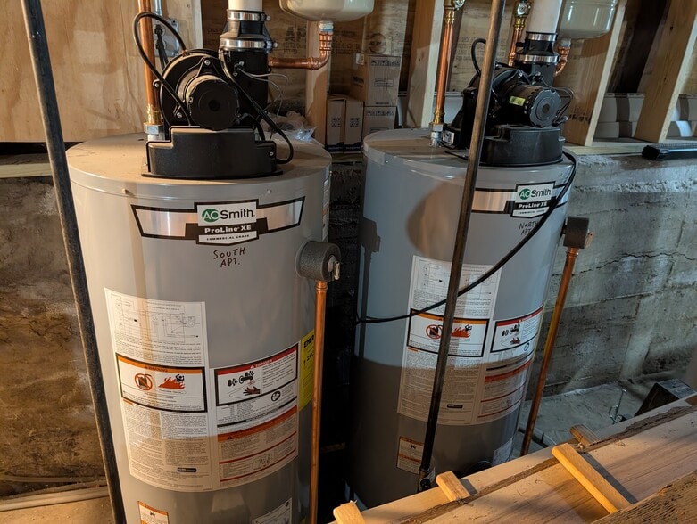 More Photos Of 518 W Main St, Kirkland Freestanding For Sale