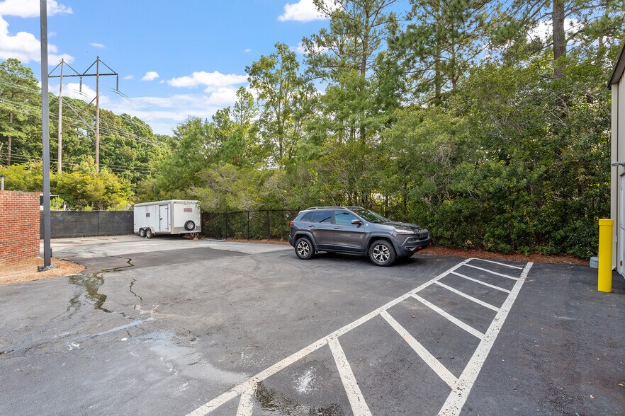 More Photos Of 1088-1100 Classic Rd, Apex Flex For Lease