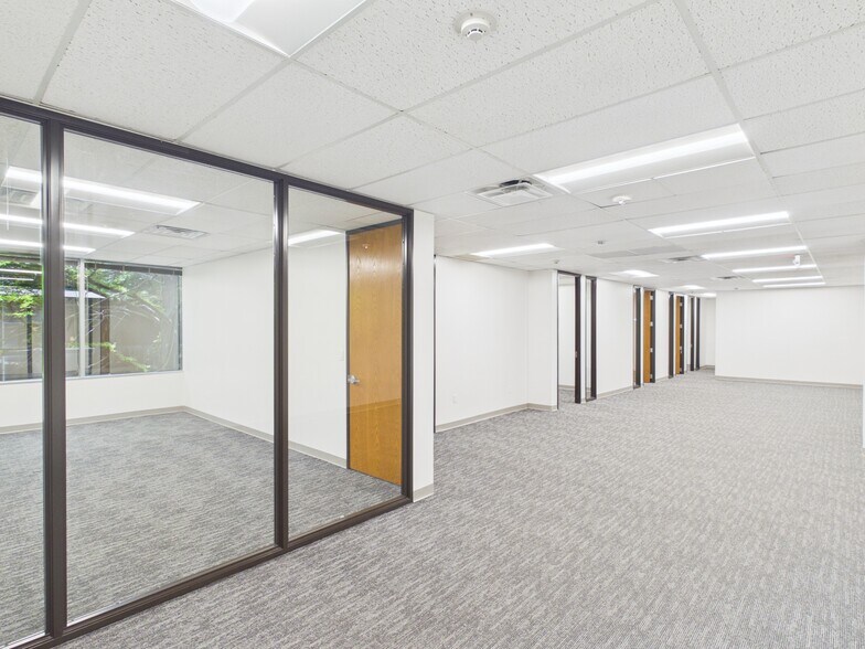 More Photos Of 4004 Belt Line Rd, Addison Unknown For Lease