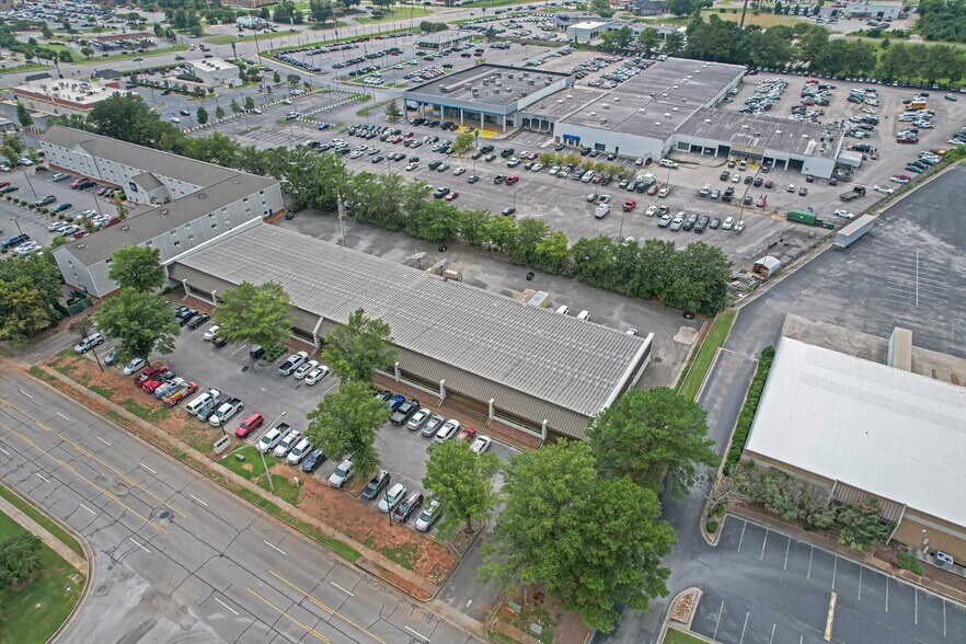 More Photos Of 1555 The Boardwalk, Huntsville Office For Lease