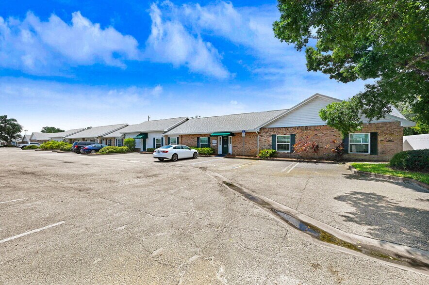 More Photos Of 1801 Sarno Rd, Melbourne Medical For Sale