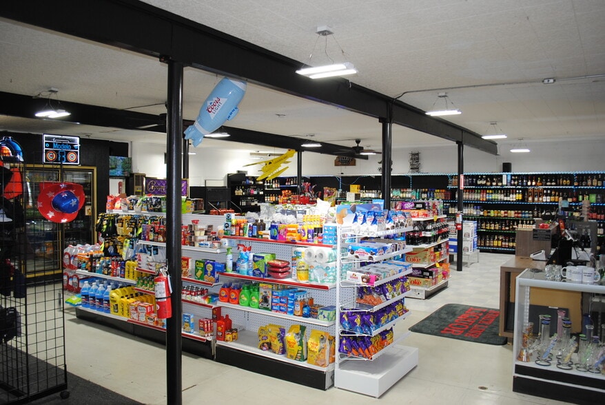 More Photos Of 810 HWY 93, Jackpot Convenience Store For Sale