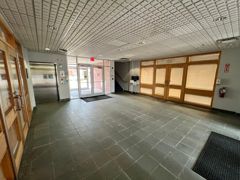 More Photos Of 125 Indigo Creek Dr, Rochester Office For Sale