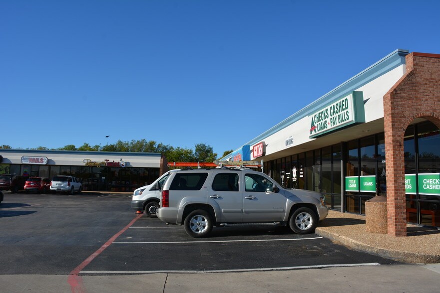 More Photos Of 1029 N Saginaw Blvd, Saginaw Storefront For Lease