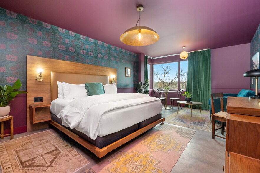 More Photos Of 1123 E 11th St, Austin Hotel For Sale