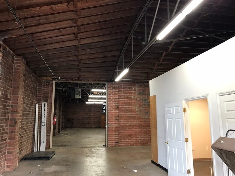 More Photos Of 3133 May St, Charlotte Warehouse For Lease
