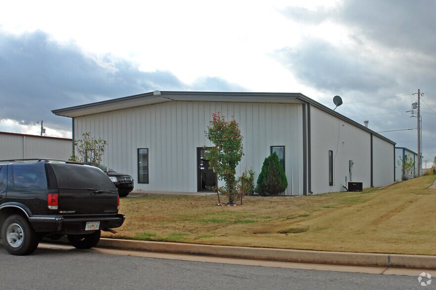 More Photos Of 7424 NW 84th St, Oklahoma City Manufacturing For Lease