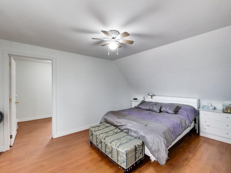 More Photos Of 44 Francis St, Hamilton Flex For Sale