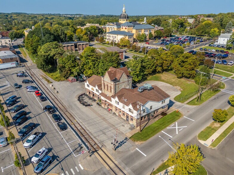 More Photos Of 20 Pleasant St, Canandaigua Office For Sale