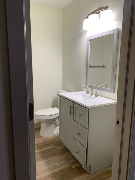 More Photos Of 326 W Kenwood Dr, Bloomington Apartments For Sale