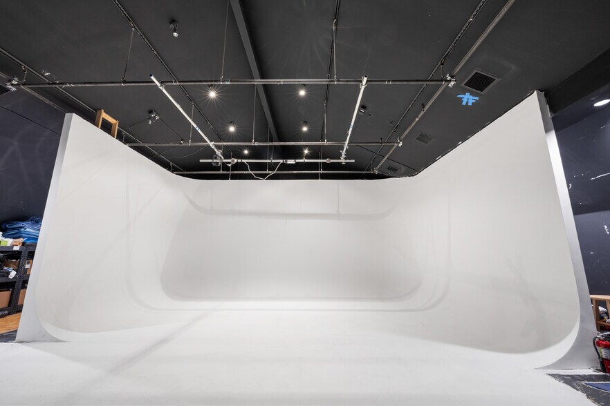 More Photos Of 5250 Vineland Ave, North Hollywood Loft Creative Space For Lease