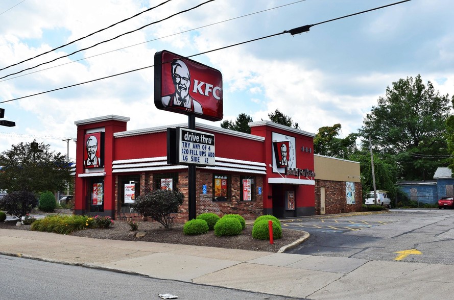 Primary Photo Of 1116 Parade St, Erie Fast Food For Sale