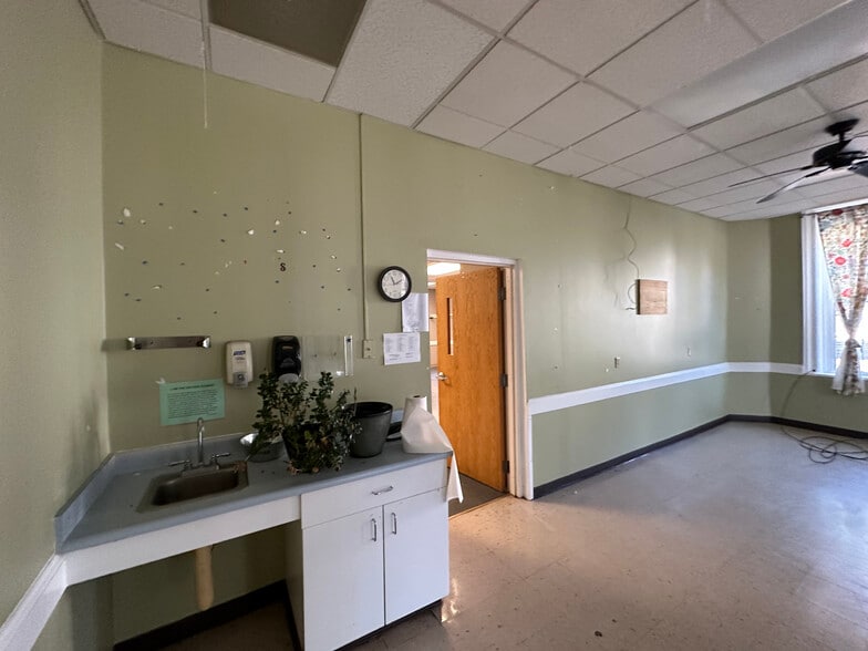 More Photos Of 314 Park St, Fulton Office For Sale