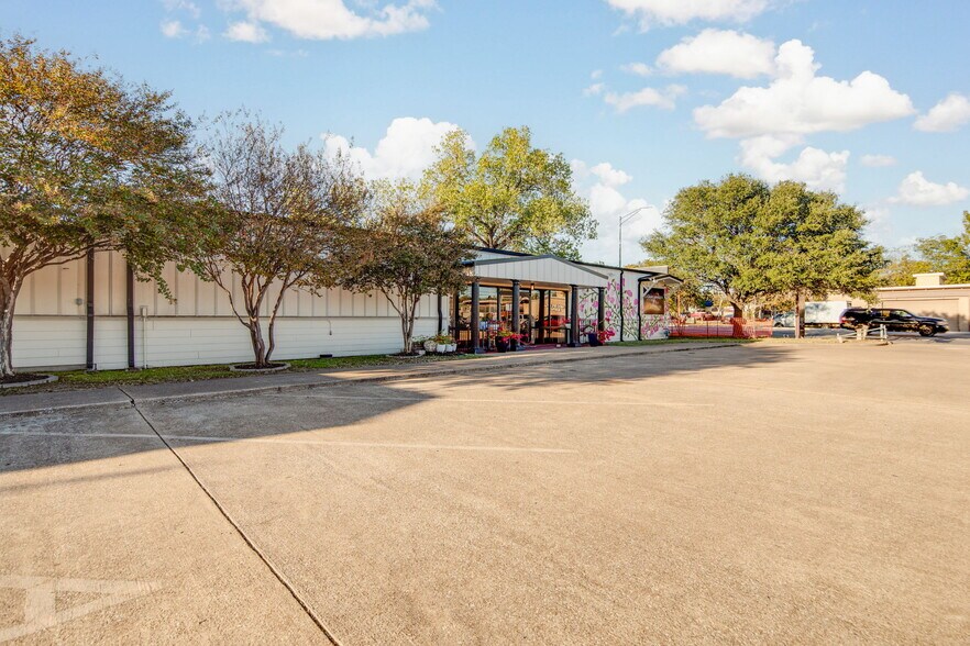 More Photos Of 2606 S Texas Ave, Bryan Restaurant For Sale