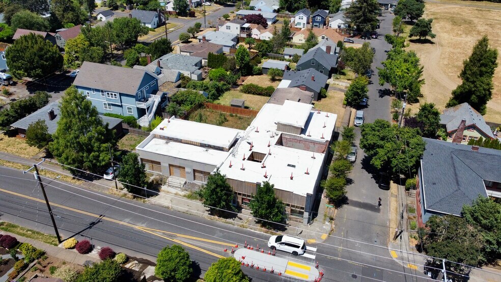 More Photos Of 3825-3839 NE Killingsworth St, Portland Office For Sale