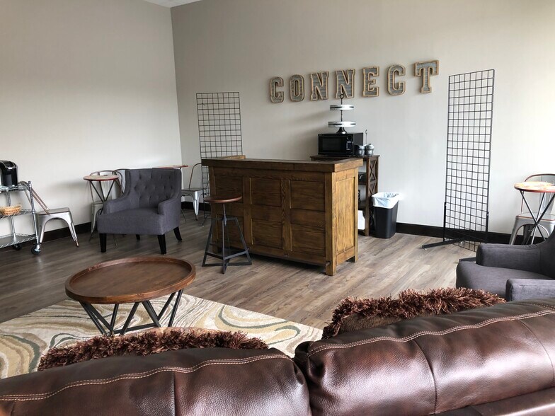 More Photos Of 6250 Memorial Dr, Stone Mountain Religious Facility For Lease