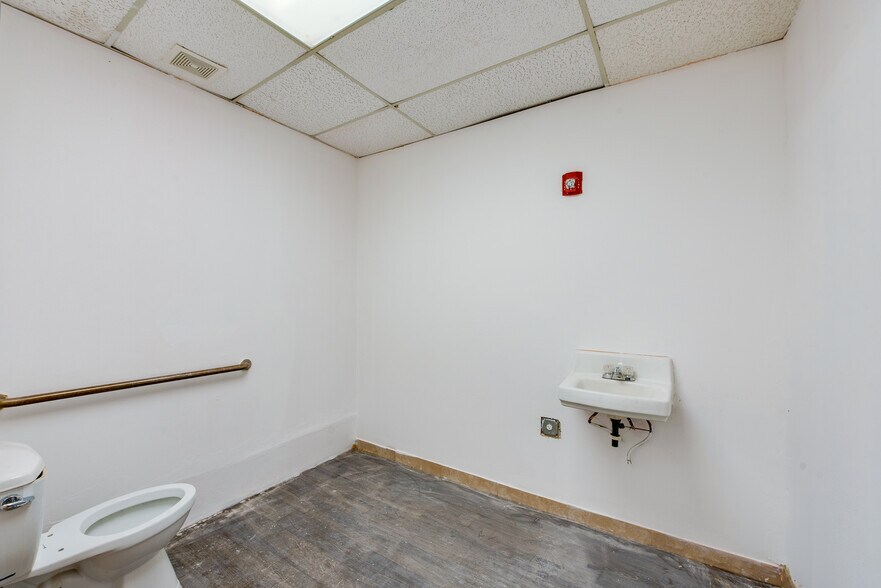 More Photos Of 955 Orange Ave, Daytona Beach Freestanding For Lease