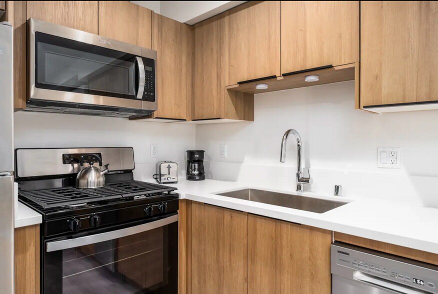More Photos Of 216 N Coronado St, Los Angeles Multifamily For Sale