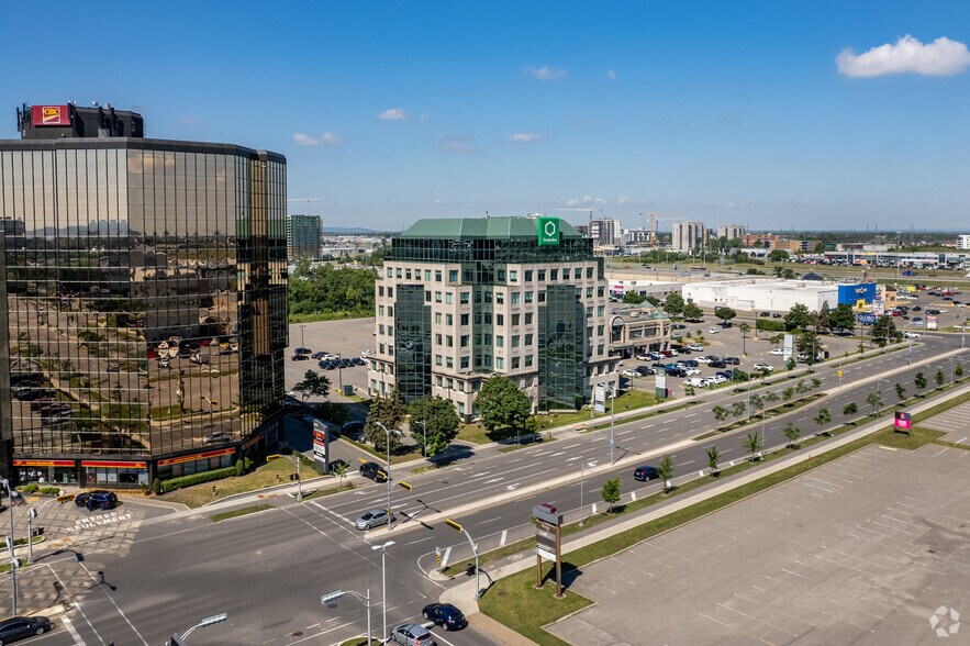 More Photos Of 2550 Boul Daniel-Johnson, Laval Office For Lease