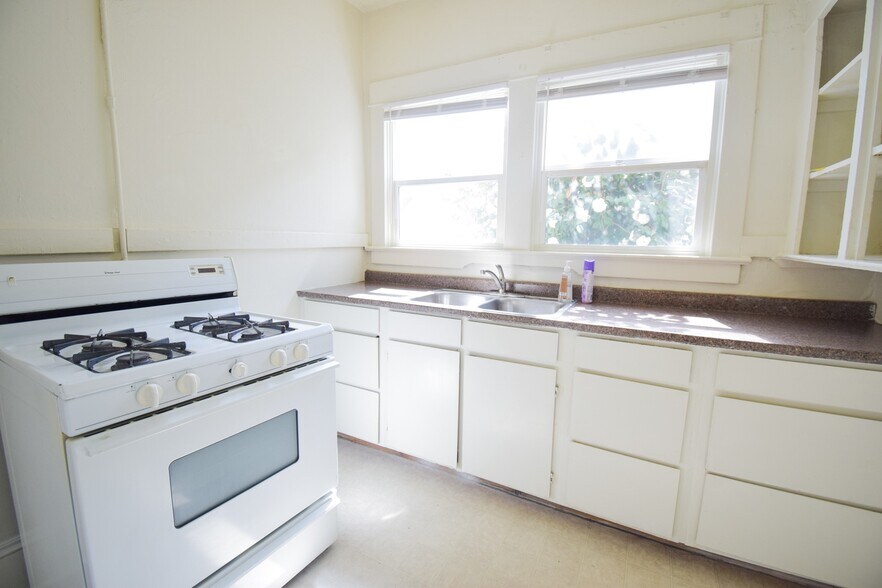 More Photos Of 4016-4024 NE 6th Ave, Portland Apartments For Sale