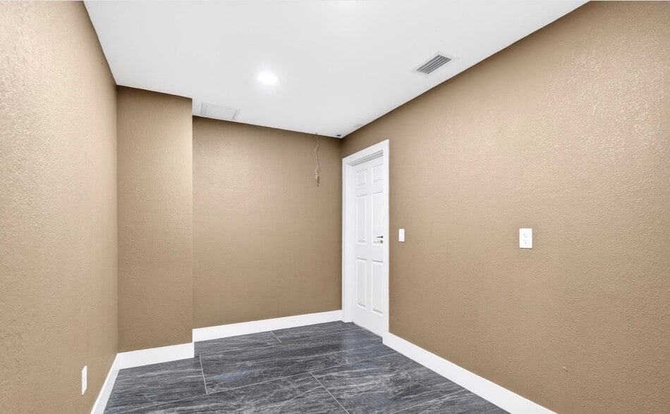 More Photos Of 236 Pondella Rd, North Fort Myers Auto Repair For Sale