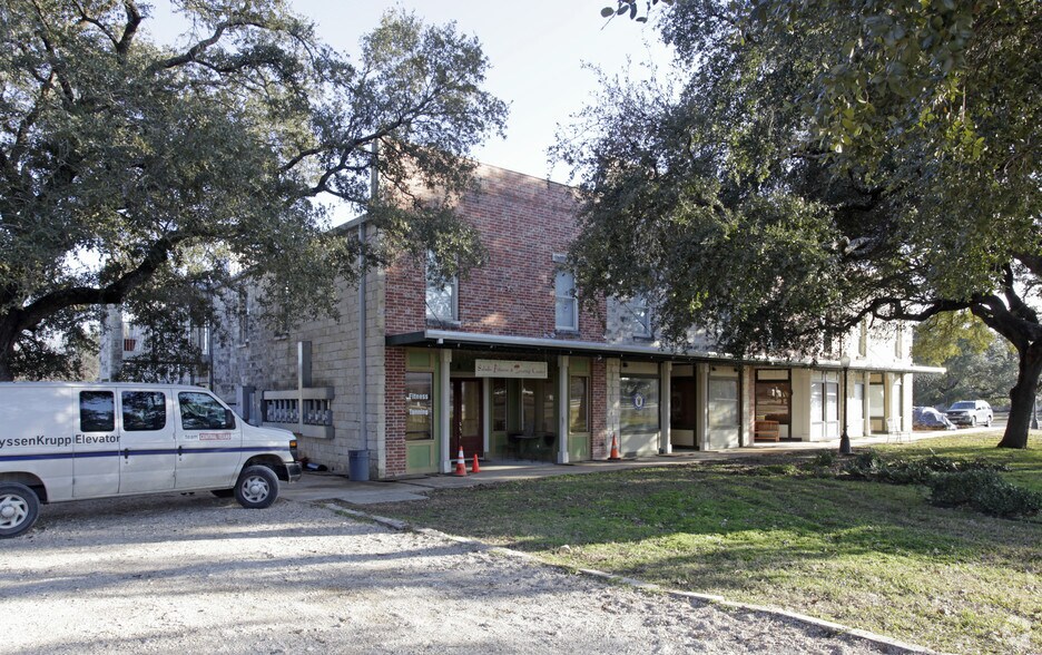 More Photos Of 805 N Main St, Salado Unknown For Lease
