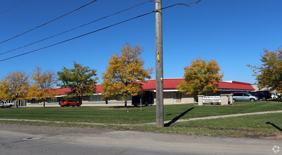 More Photos Of 889 Barton St, Hamilton Warehouse For Lease