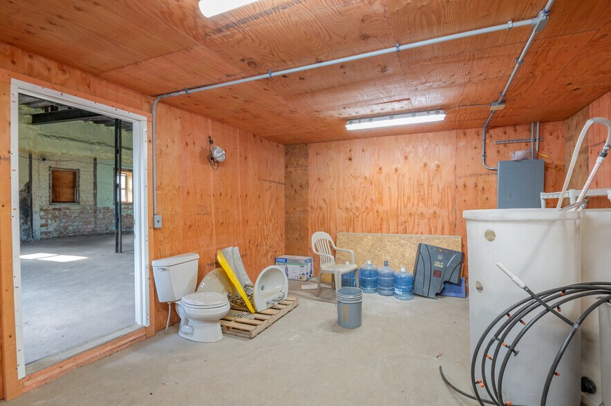 More Photos Of 815 Chicago St, Green Bay Industrial For Sale