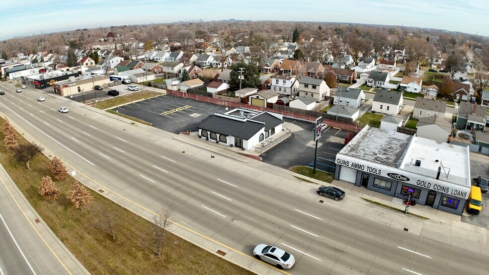 More Photos Of 1297 Fort St, Wyandotte Restaurant For Sale