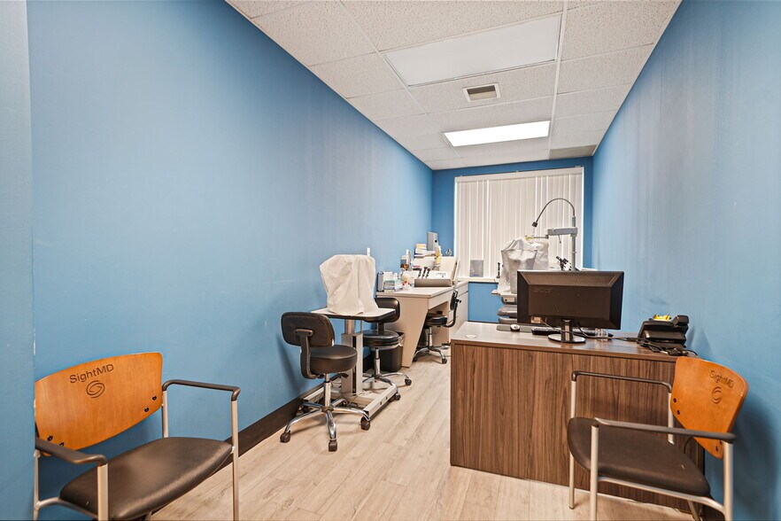 More Photos Of 180 E Main St, Bay Shore Medical For Sale