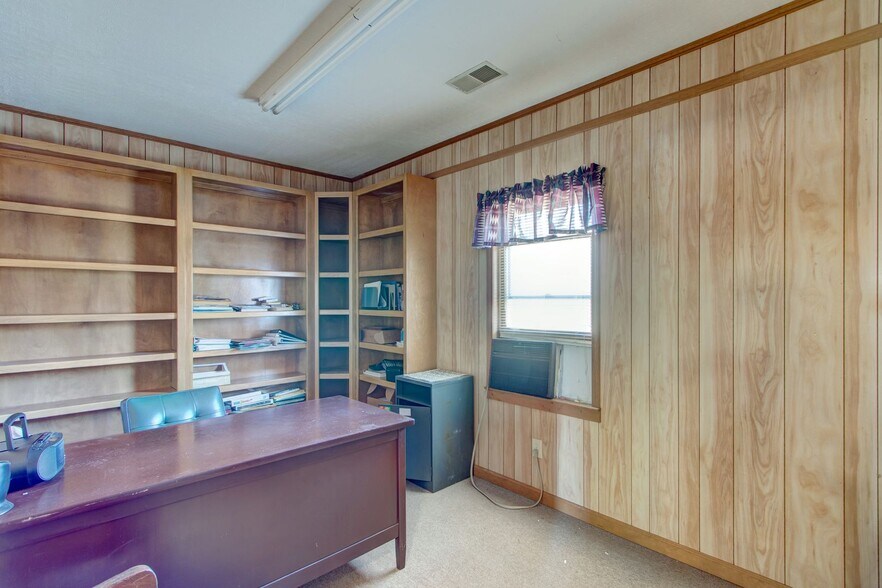 More Photos Of 490 Vickery St, Hartwell Specialty For Sale