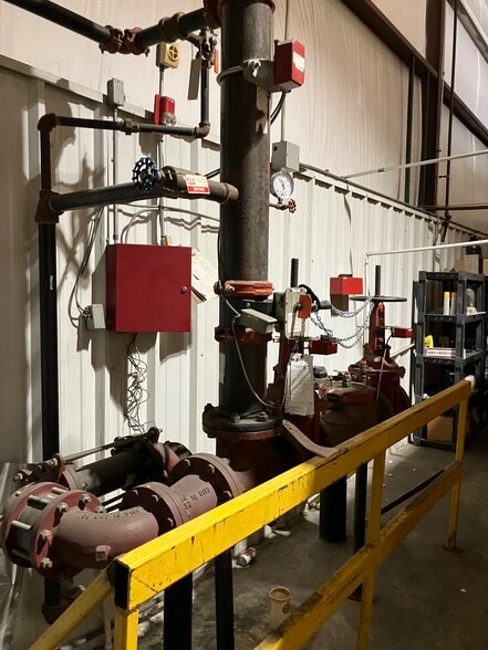 More Photos Of 770 Andico Rd, Plainfield Warehouse For Lease