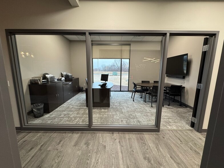 More Photos Of 645 Sandpiper Trl, Cottage Grove Warehouse For Sale