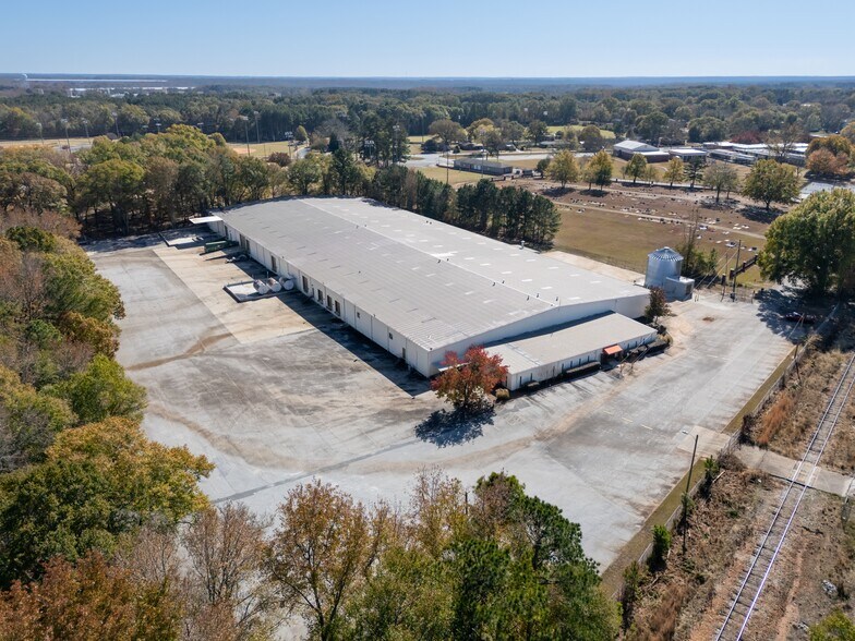 More Photos Of 1 Leggett Rd, Social Circle Warehouse For Lease