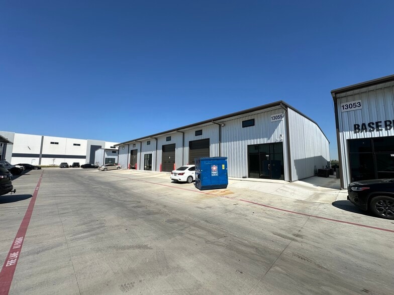 More Photos Of 13055 Harmon Rd, Fort Worth Warehouse For Lease