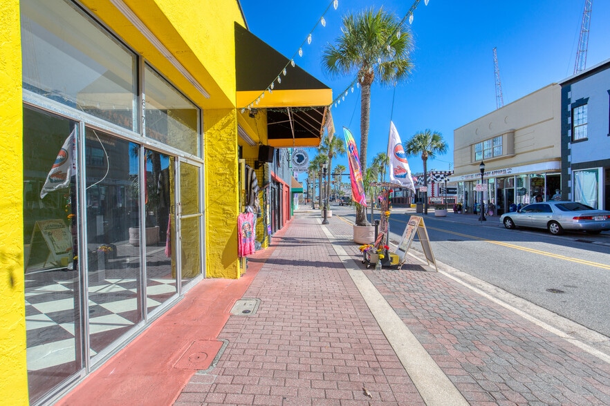 More Photos Of 815-823 Main St Beach, Daytona Beach General Retail For Sale