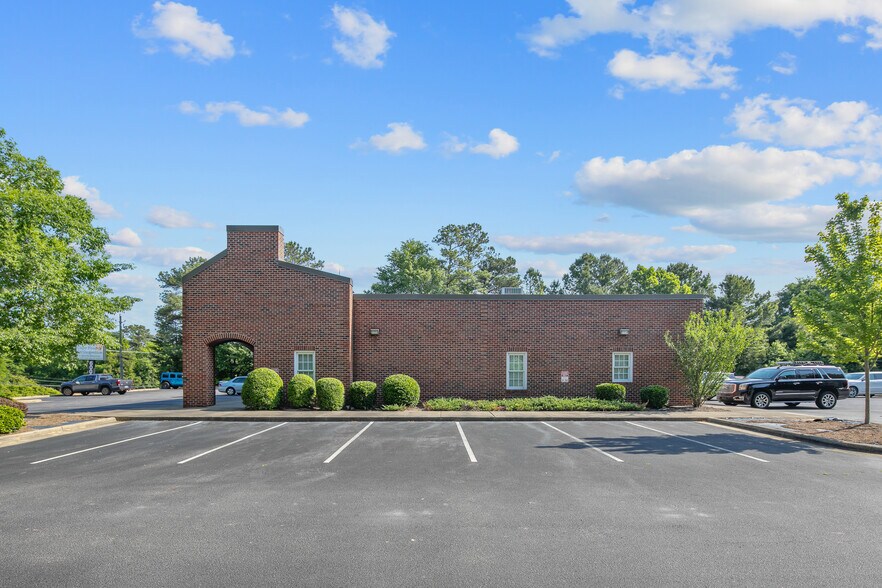 More Photos Of 6000 Ramsey St, Fayetteville Office For Sale
