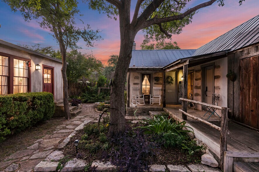 More Photos Of 104 E Austin St, Fredericksburg Storefront Retail Residential For Sale