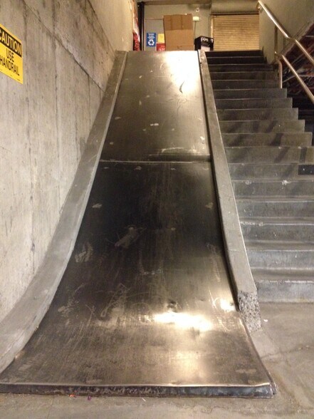 More Photos Of 124 S Main St, Pendleton Storefront Retail Office For Lease