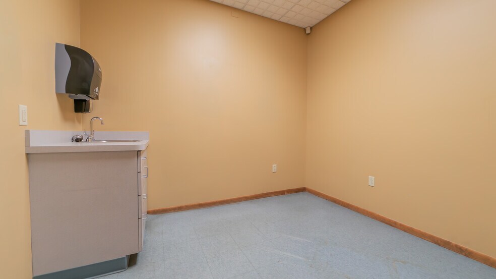 More Photos Of 710 Franklin St, Michigan City Freestanding For Sale