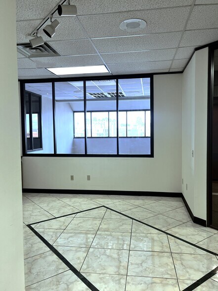 More Photos Of 5702 S Staples, Corpus Christi Unknown For Lease