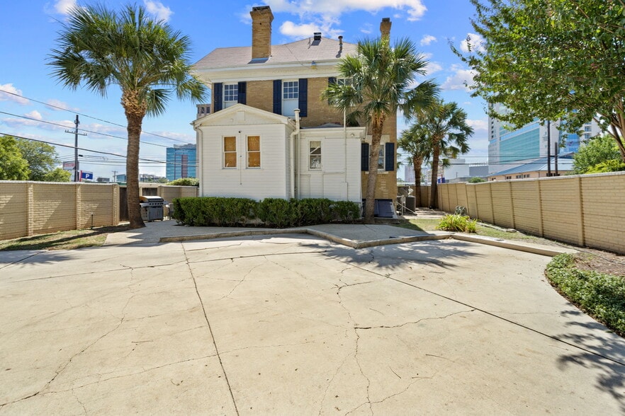 More Photos Of 623 Augusta, San Antonio Office For Sale