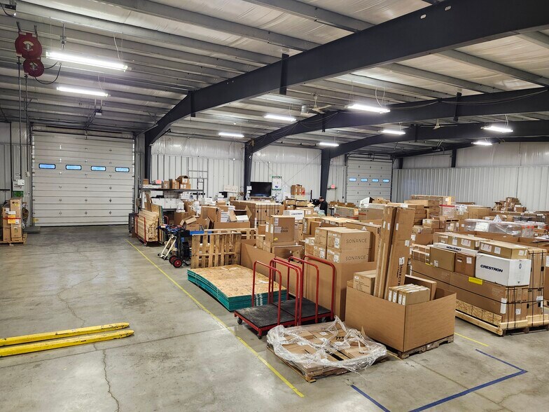 More Photos Of 106 Oak Creek Plz, Bloomington Warehouse For Sale