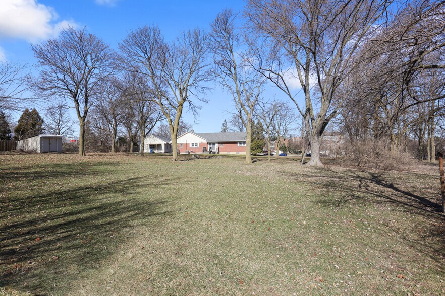 More Photos Of 22W421 ARMY TRAIL RD, Addison Flex For Sale